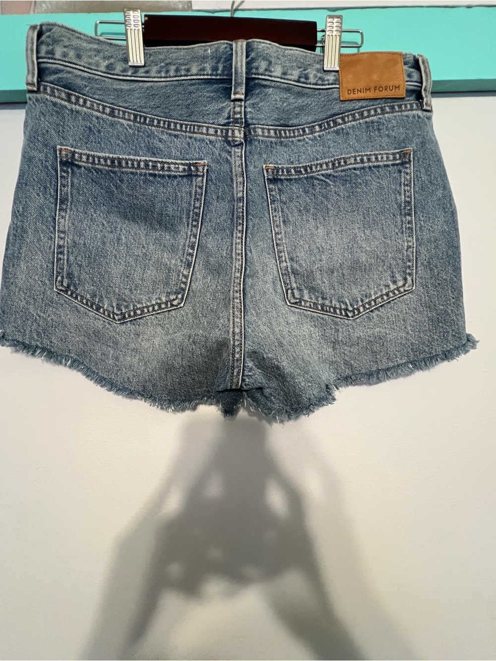 Denim Forum Aritzia The Ex Boyfriend Short Size 29 Light Wash Raw Hem - Picture 3 of 5